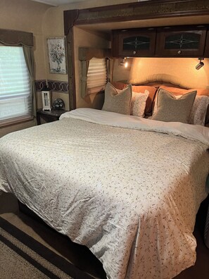 1 室のベッドルーム、旅行用ベビーベッド、WiFi (無料)、ベッドシーツ