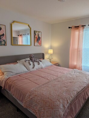 3 bedrooms, desk, iron/ironing board, free WiFi