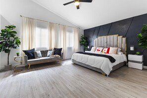 4 bedrooms, iron/ironing board, WiFi, bed sheets