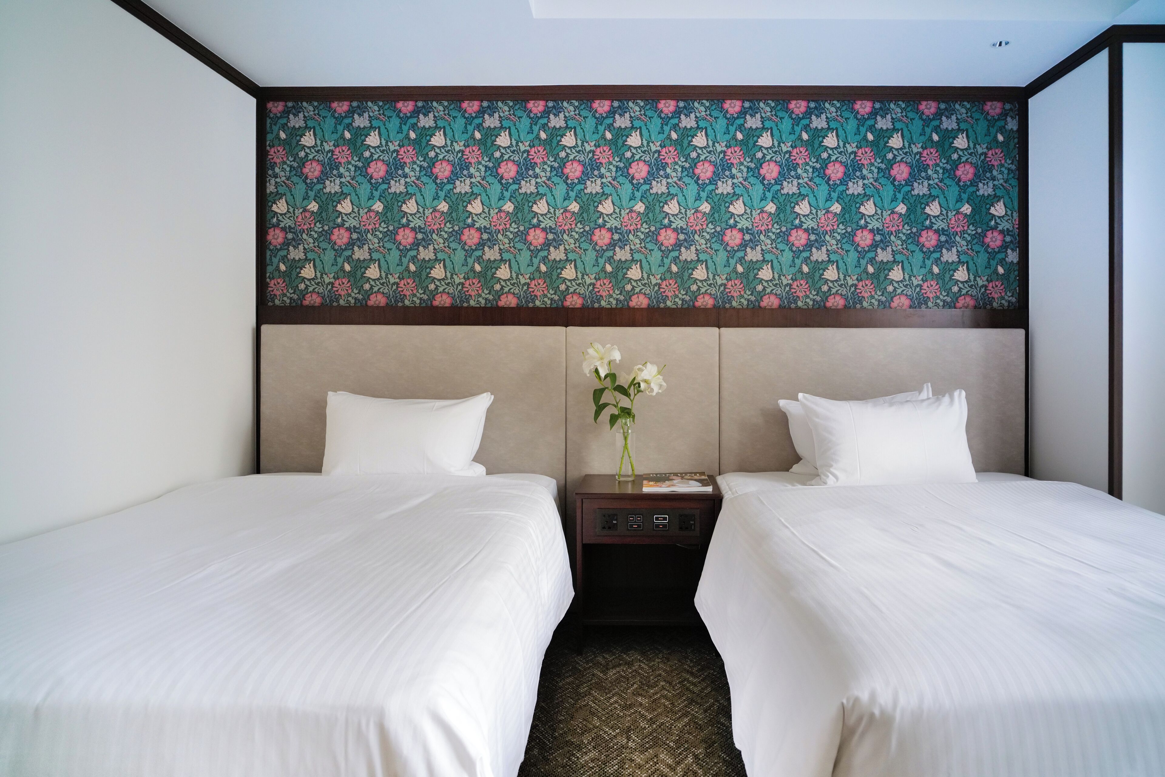 Twin Room, City View | Desk, free WiFi