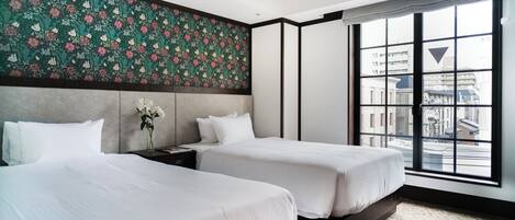 Quarto duplo, vista para a cidade | Escrivaninha, Wi-Fi de cortesia