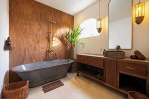 Dusche, Haartrockner, Bidet, Handtücher
