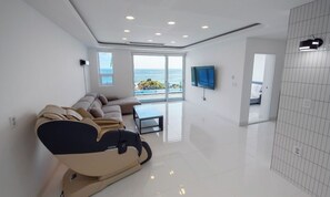 50-inch TV with cable channels, pay movies - Exit Full Villa (Yeongdeok)