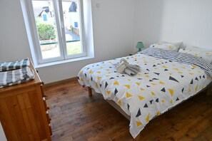 4 Schlafzimmer, Schreibtisch, Bügeleisen/Bügelbrett, Reisekinderbett
