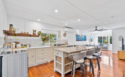 Cooee Bay Beach House - Pets on Approval!