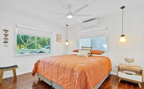 5 bedrooms, iron/ironing board, WiFi, bed sheets