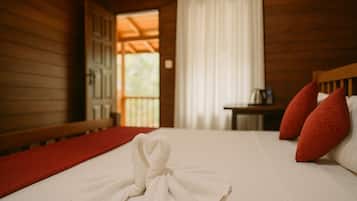 Deluxe Double Room, Garden View | Peralatan tempat tidur premium, katil Select Comfort, meja