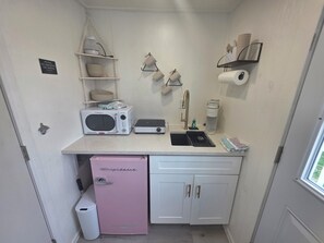 Fridge, stovetop