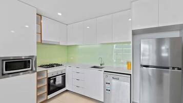 Fridge, microwave, oven, stovetop