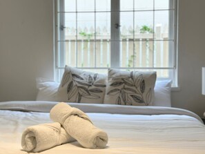 2 bedrooms, desk, iron/ironing board, travel crib