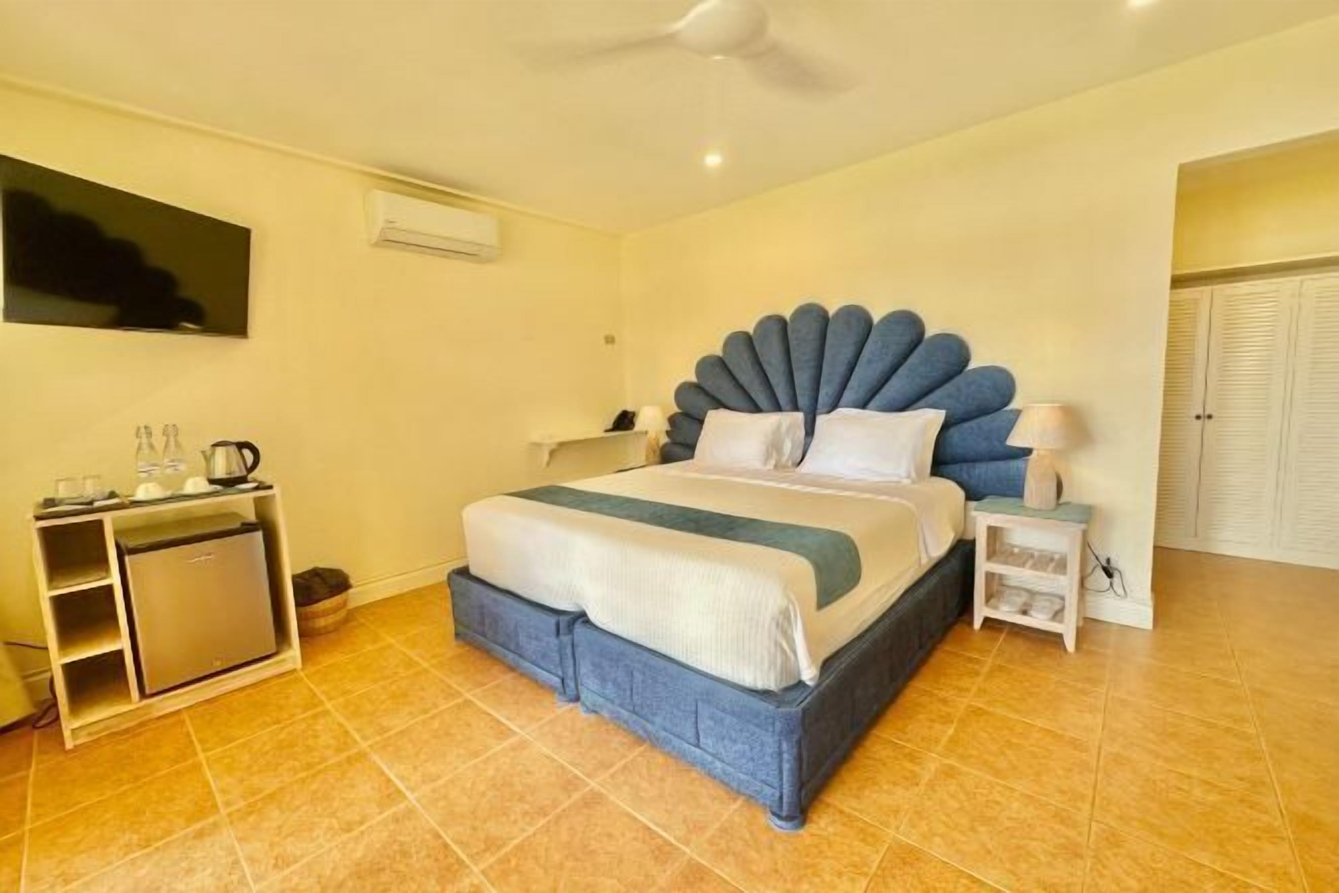 Minibar, Wi-Fi gratuit, draps fournis