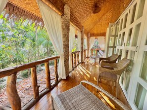 Villa, uitzicht op tuin | Terras