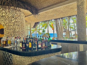 Sports bar - Coco Sunset Beach Resort (San Juan)