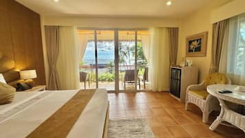 Minibar, free WiFi, bed sheets