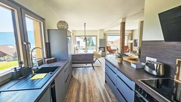 Réfrigérateur, micro-ondes, four, lave-vaisselle