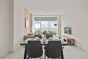Apartamento, 2 habitaciones, vistas a la ciudad | Comedor