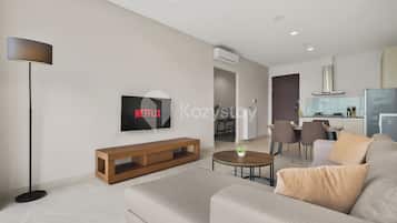 Apartemen, 2 kamar tidur, pemandangan kota | Area keluarga | Smart TV 50-inci dengan saluran TV kabel, Netflix, dan layanan streaming