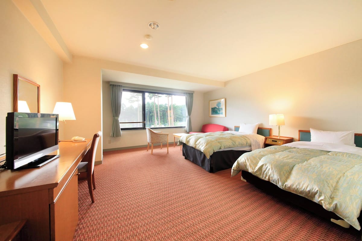 Deluxe Twin Room, Non Smoking | Free WiFi, bed sheets