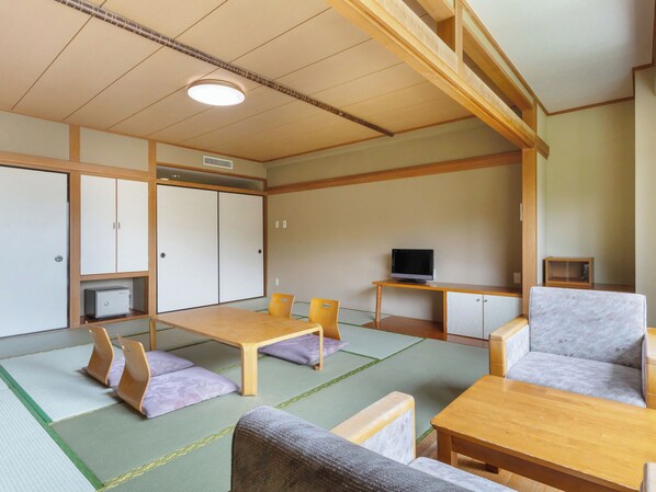 Free WiFi, bed sheets - KAMENOI HOTEL Fuji (Fujiyoshida)