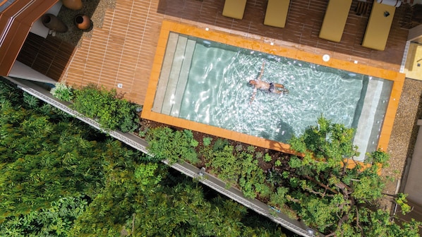 Kolam renang outdoor