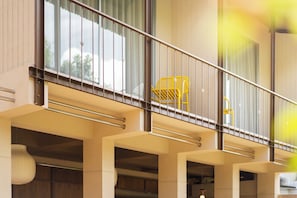 Kamar Double Deluks, balkon, pemandangan kolam renang | Balkon