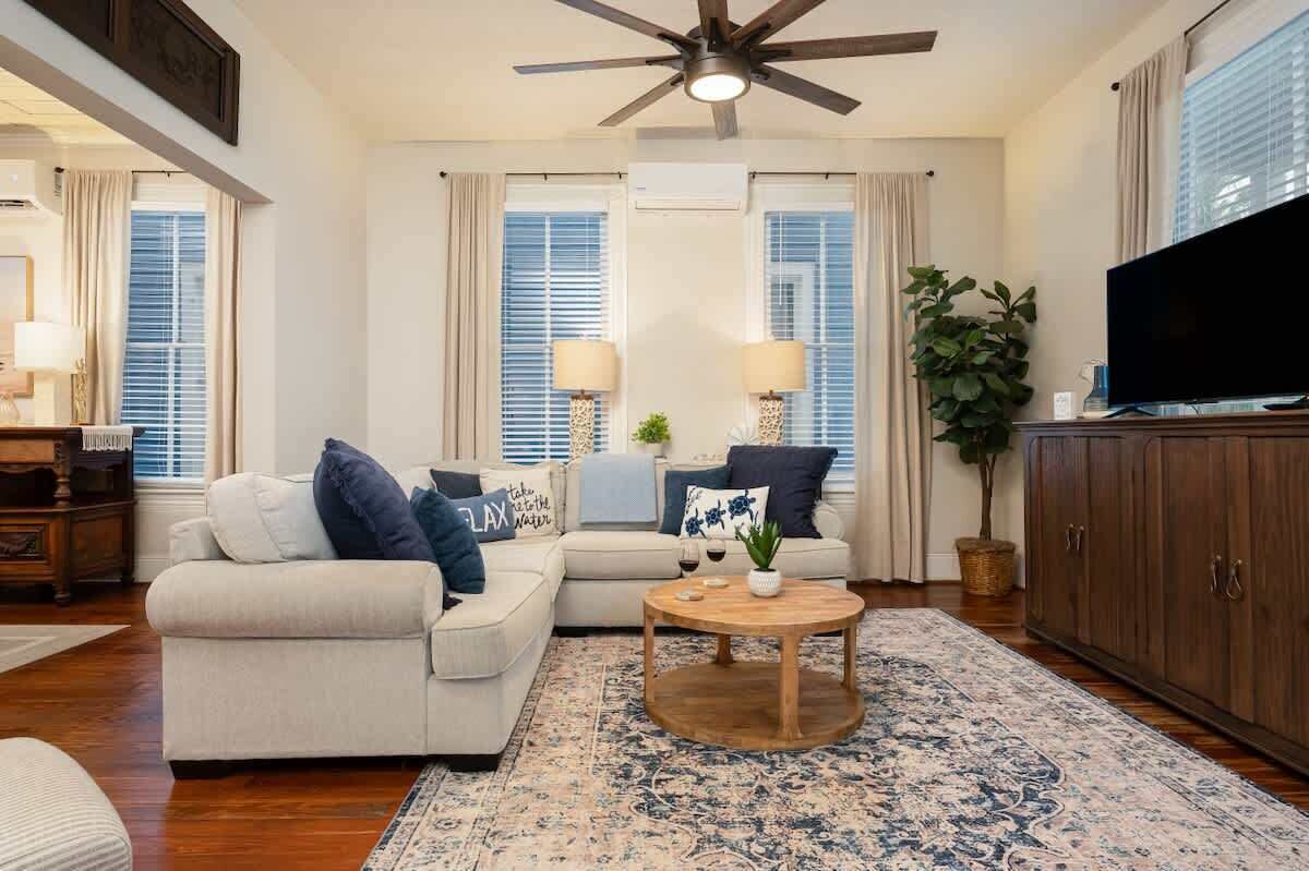 Televisión y oficina 