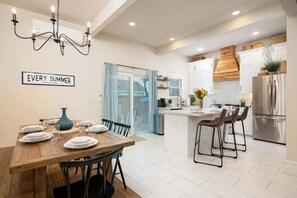 Dining - Ultimate Texas Retreat – Two Homes, Endless Fun! (Galveston)