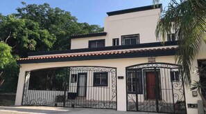 Exterior - Beautiful house with private pool, up to 20 people, very close to the beach! (Mazatlán)