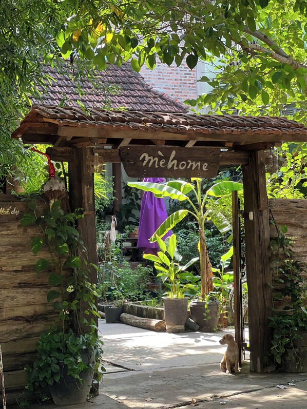 Property grounds - Honeycomb Bungalow: Secluded Garden Retreat at an Authentic Village Homestay (Thị xã Hương Thủy)