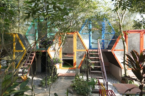 Honeycomb Bungalow: Secluded Garden Retreat at an Authentic Village Homestay