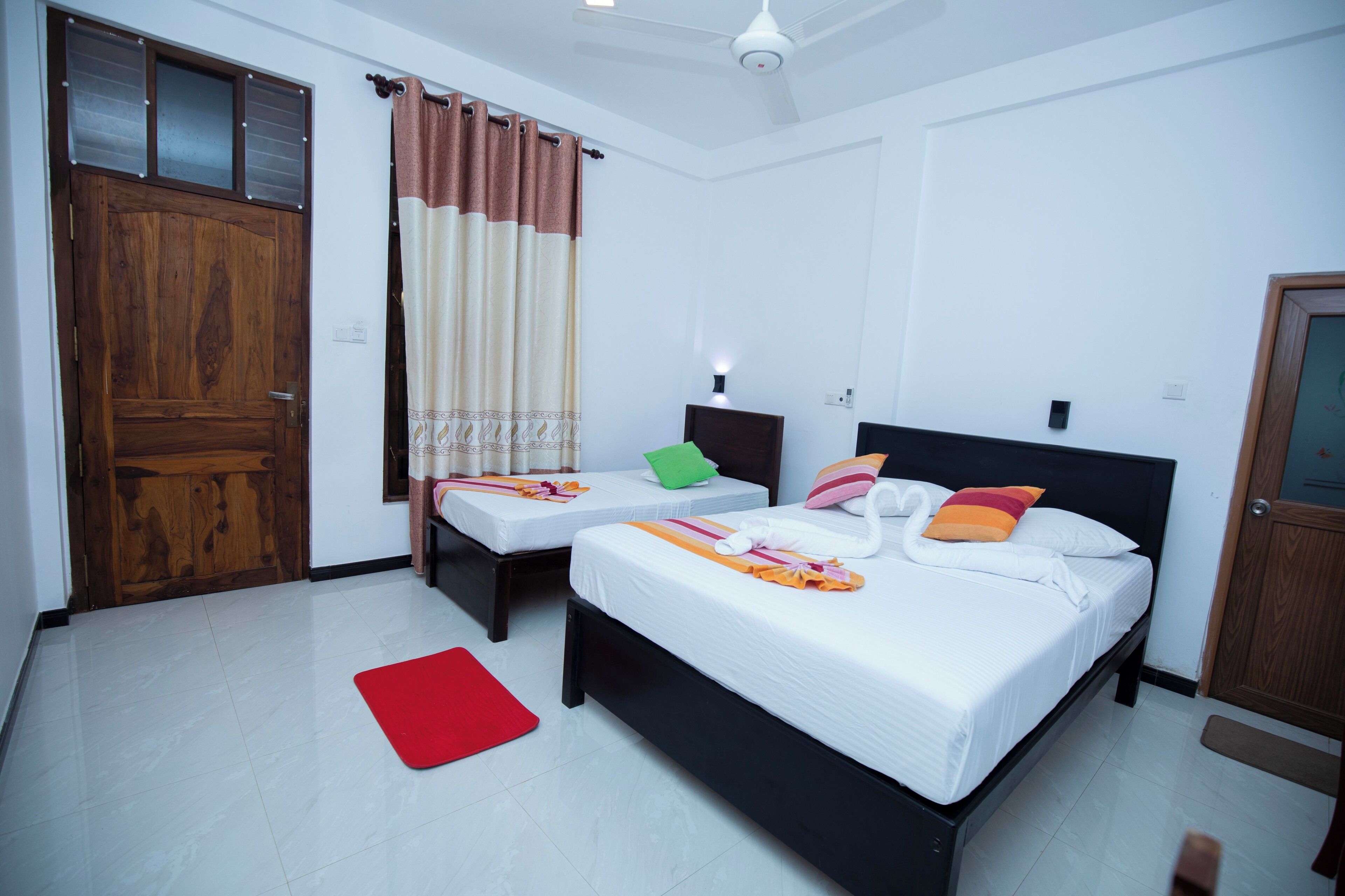 Dobbeltrom – standard, aircondition, hageutsikt | Skrivebord, skrivebord for bærbar PC, wi-fi (inkludert) og sengetøy