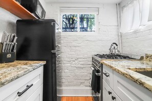 Fridge, microwave, oven, stovetop - Sojourn Charming Lower Level Studio - Capitol Hill (District of Columbia)