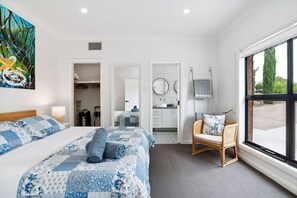 4 bedrooms, desk, iron/ironing board, travel cot