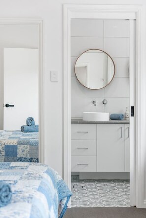 4 bedrooms, desk, iron/ironing board, travel cot