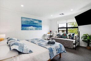 4 多间卧室、办公桌、熨斗/熨衣板、旅行婴儿床