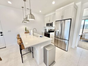 Fridge, microwave, oven, stovetop - Stylish 3BR Oasis | Pools, Stargazing + Zion/Bryce (Kanab)