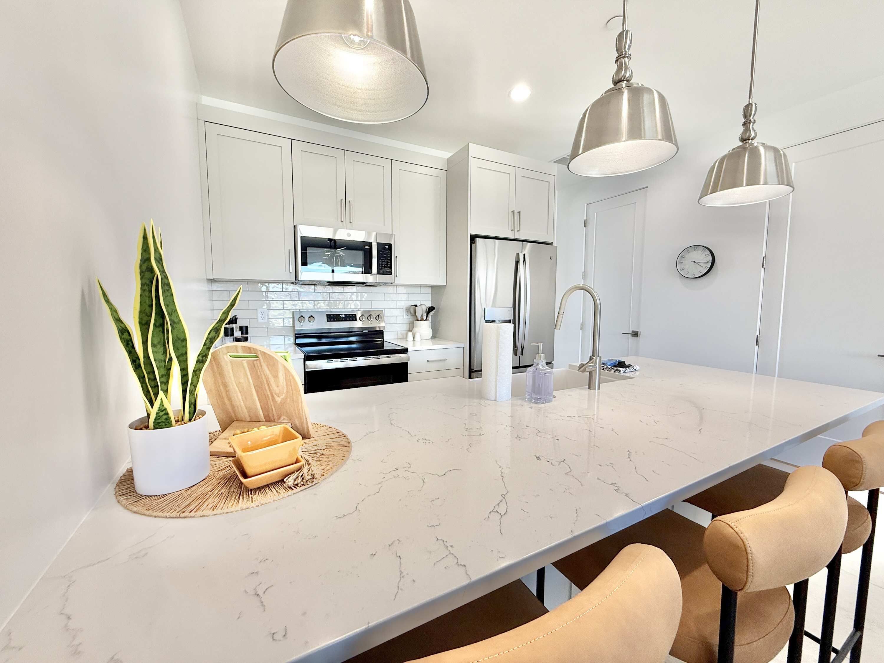 ثلاجة، ميكروويف، فرن، موقد طهي مسطح