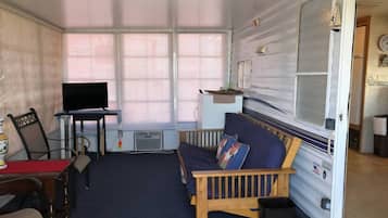 Tv, eldstad och tv-spel