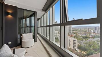 Apartemen Eksekutif, 2 kamar tidur, balkon, pemandangan kanal | Teras/patio