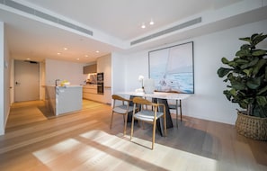 Superior Apartment, Balcony, Canal View | Dining room