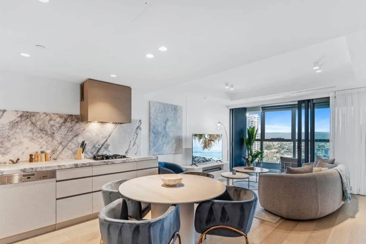 Executive Apartment, 2 Bedrooms, Balcony, Canal View | Living area