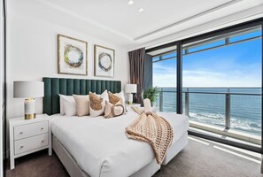Elite Apartment, 2 Bedrooms, Ocean View | Egyptian cotton sheets, premium bedding, individually decorated - Jewel North Luxury Residences (SURFERS PARADISE)