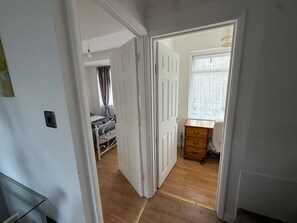 2 chambres, fer et planche à repasser, Wi-Fi gratuit, draps fournis