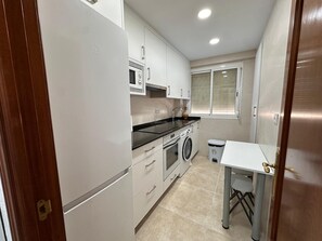 Fridge, microwave, oven, coffee/tea maker