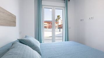 2 chambres, fer et planche à repasser, draps fournis