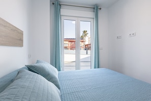 2 bedrooms, iron/ironing board, bed sheets