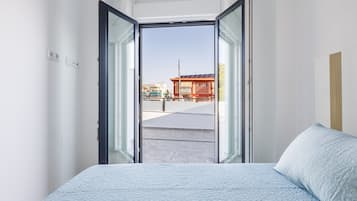 2 chambres, fer et planche à repasser, draps fournis