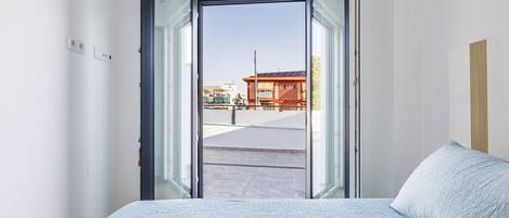 2 chambres, fer et planche à repasser, draps fournis