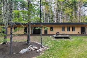 Exterior - Modern Family Retreat in the Catskills Wilderness (Round Top)