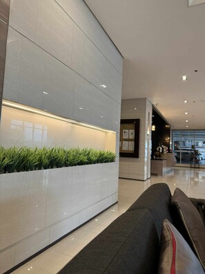 Lobby - Condo in SM North, Quezon City with Pool, Netflix, WiFi, AC (Quezon City)